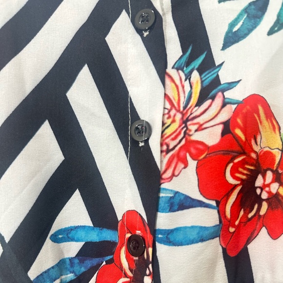 Long Sleeve A-line Printed Mini Dress w/belt featuring a ruffled hem line size S - Picture 6 of 9